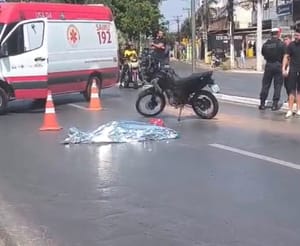 Homem morre após ser atropelado na Avenida Fernando Corrêa