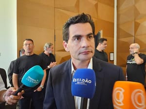 “O reajuste teria que ser feito antes”, diz Fábio Garcia sobre aumento do Bolsa Família