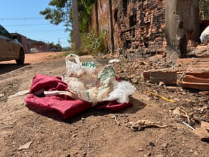 Recém-nascida é encontrada morta dentro de sacola em terreno baldio; VEJA VÍDEO