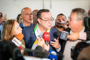 “Se não houver policial, se aciona um drone”, diz Augusto Cury em Cuiabá