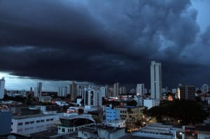 Calor de 33°C e chuva forte marcam esta quinta-feira em Cuiabá