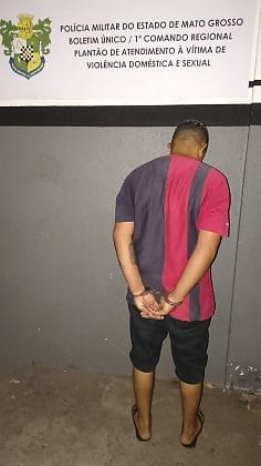 Homem é preso após agredir esposa com cabo de vassoura e panela em Cuiabá